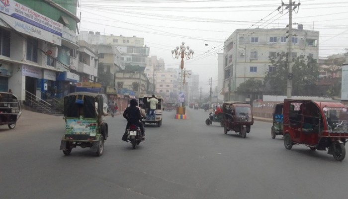 শীতে কাঁপছে রাজশাহী, দেখা মেলেনি সূর্যের