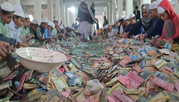 অতীতের রেকর্ড ভেঙে যে পরিমাণ টাকা মিলল পাগলা মসজিদের দানবাক্সে