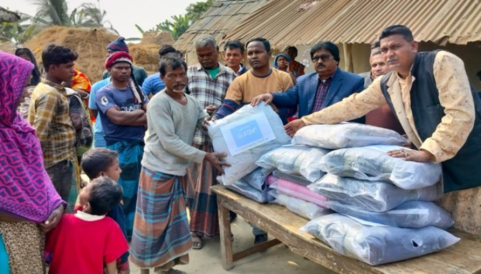 রাজশাহীর পবায় ফ্রী মেডিকেল ক্যাম্প ও শীত বস্ত্র বিতরণ