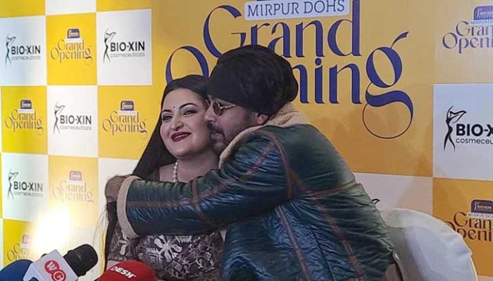 যেভাবে পরীমনির রাগ ভাঙান রাজ