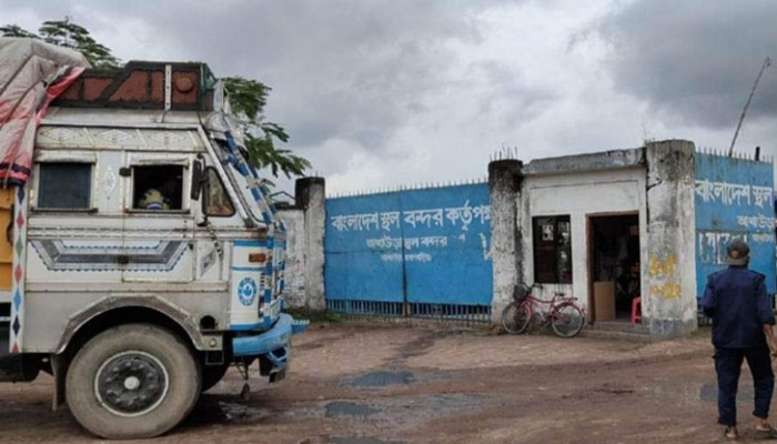 আখাউড়া স্থলবন্দর দিয়ে দুদিন আমদানি-রপ্তানি বন্ধ