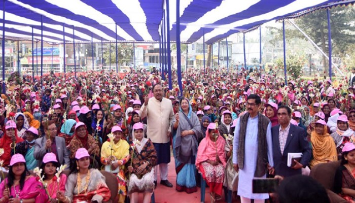 প্রধানমন্ত্রীর জনসভা সফল হওয়ায় সিডিসির নেত্রীবৃন্দকে ফুলেল শুভেচ্ছায় রাসিক মেয়র