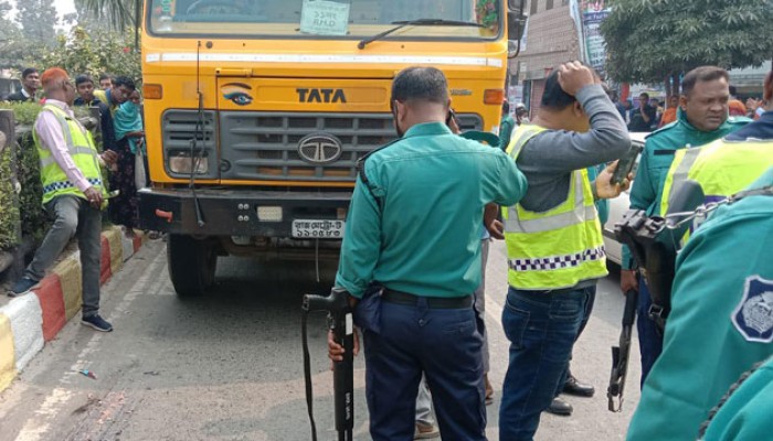 রাজশাহীতে ট্রাকের ধাক্কায় মোটর বাইক আরোহী তরুণী নিহত
