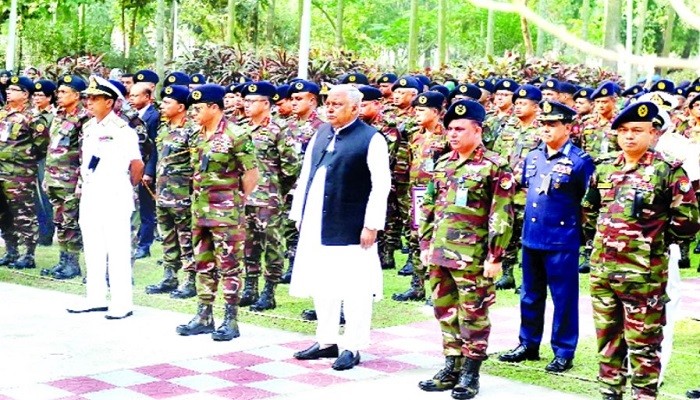 যথাযোগ্য মর্যাদায় শহীদ সেনা কর্মকর্তাদের স্মরণ