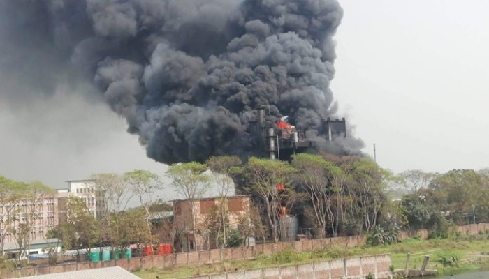 নারায়ণগঞ্জে সুতার কারখানায় আগুন, নিয়ন্ত্রণে ৭ ইউনিট