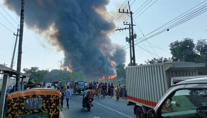 রোহিঙ্গা ক্যাম্পে ভয়াবহ অগ্নিকাণ্ড