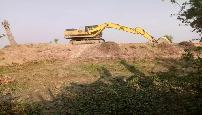 পুঠিয়ায় স্থানীয় প্রশাসনকে ম্যানেজ করে ফসলি জমিতে চলছে অবৈধ পুকুর খনন