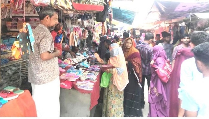 বাঘায় ঈদ বাজার জমে উঠেছে