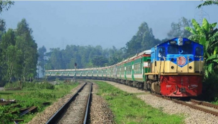 গরমে ট্রেন চালানোয় সতর্কতার নির্দেশ