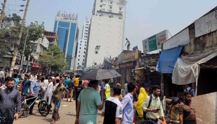 উত্তরায় বিজিবি মার্কেটে আগুন নিয়ন্ত্রণে