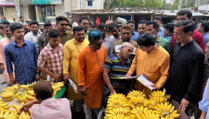 রাসিক নির্বাচনে মেয়র লিটনের পক্ষে সাবেক ছাত্রলীগ নেতাকর্মীদের লিফলেট বিতরণ ও প্রচারণা