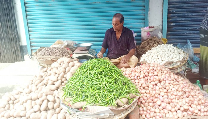 কমেছে পেঁয়াজ-রসুন-আদার দাম