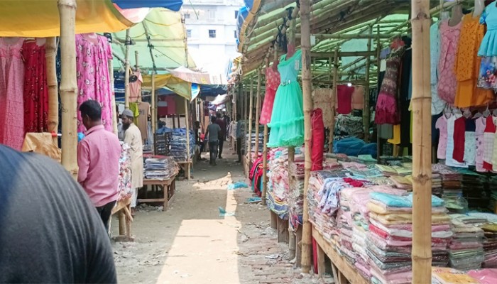 ক্রেতাশূন্য বঙ্গবাজার, অনুদানের টাকাও পাননি ব্যবসায়ীরা