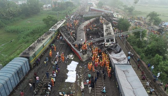 ভারতে ট্রেন দুর্ঘটনায় নিহত বেড়ে ২৮৮