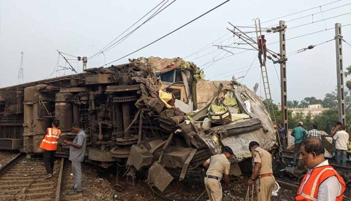 ভারতে ভয়াবহ ট্রেন দুর্ঘটনার কারণ জানাল রেল কর্তৃপক্ষ