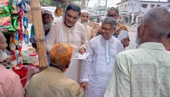 রাসিক নির্বাচনে মেয়র প্রার্থী লিটনের পক্ষে ভোটারের দ্বারে উপজেলার নেতারা