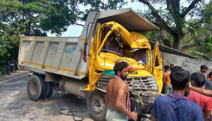 রাজশাহীর পুঠিয়ায় ড্রাম ট্রাকের মুখোমুখি সংঘর্ষে আহত তিন