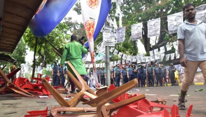 রাজশাহী সিটি নির্বাচনভোটকেন্দ্রের বাইরে দুই কাউন্সিলর পদপ্রার্থীর সমর্থকদের মধ্যে সংঘর্ষ