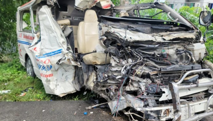 গোপালগঞ্জে ট্রাক ও অ্যাম্বুলেন্সের সংঘর্ষ, নিহত ৪