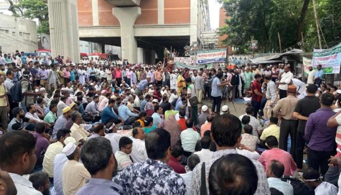 ৯ম দিনেও রাজপথে অবস্থান শিক্ষকদের মাউশির চিঠিতে আরও ক্ষুব্ধ শিক্ষকরা