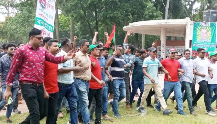 মিছিল-স্লোগানে সোহরাওয়ার্দী উদ্যানে আসছেন নেতা-কর্মীরা