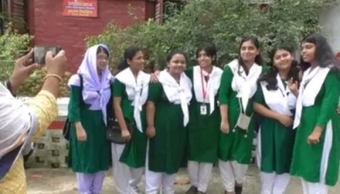ময়মনসিংহে এসএসসিতে ছেলেদের থেকে মেয়েরা এগিয়ে