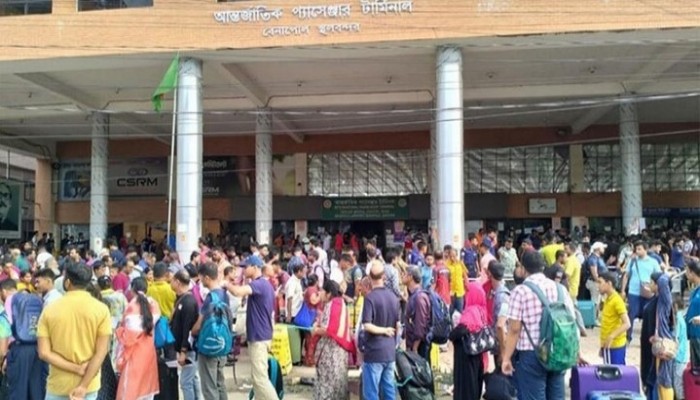 বেনাপোল চেকপোস্ট দিয়ে রেকর্ড সংখ্যক যাত্রী পারাপার