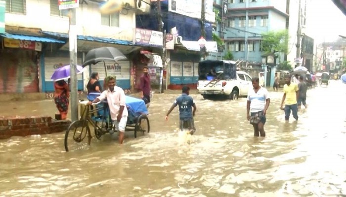 কক্সবাজারে ৮ উপজেলায় ৩ লাখ মানুষ পানিবন্দী