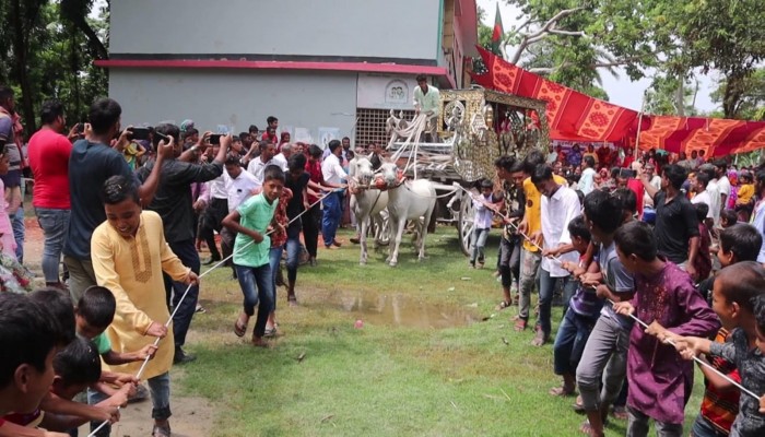 চাকরি শেষ দিনে ঘোড়ার গাড়িতে চরিয়ে বিদায় দিলেন শিক্ষকে