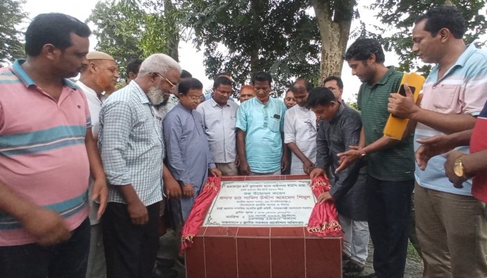 শিবগঞ্জে রাস্তার উন্নয়ন কাজের উদ্বোধন