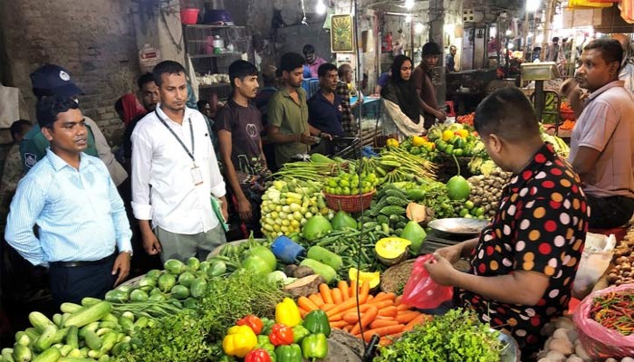 রাজশাহী মহানগরীর অভিযানের খবরে ষাটের আলু নামল চল্লিশে