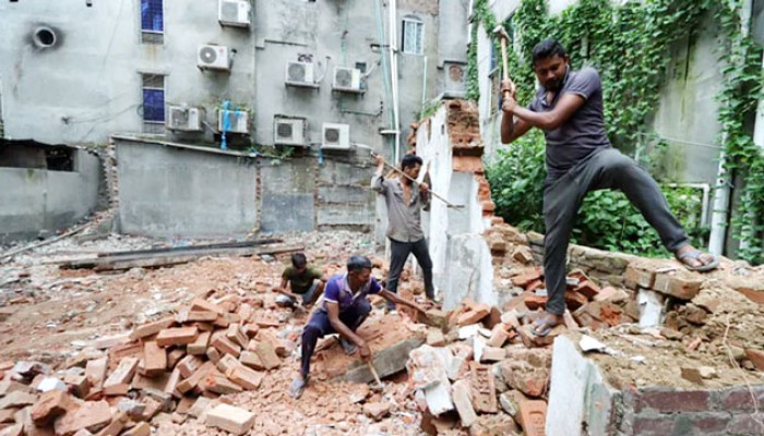 রাজশাহীতে অর্পিত সম্পত্তি ইজারা নিয়ে স্থাপনা গুঁড়িয়ে দিল আ.লীগ