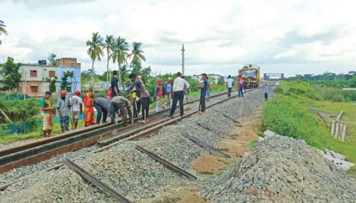 খুলনা-মোংলা রেল প্রকল্প: তোড়জোড়েও কাজ শেষ নিয়ে সংশয়