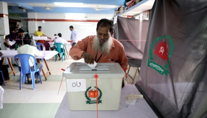 অংশগ্রহণমূলক নির্বাচনের তাগিদ বিশিষ্টজনদের, সরকারের প্রতিশ্রুতিতে আস্থা সিইসির