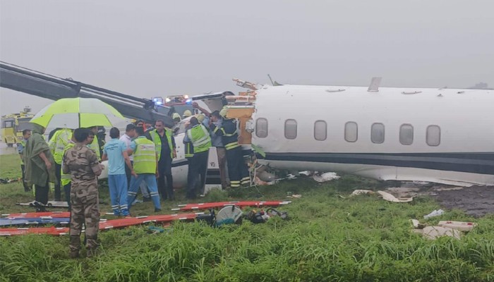 ভারতে রানওয়েতে আছড়ে পড়ল উড়োজাহাজ