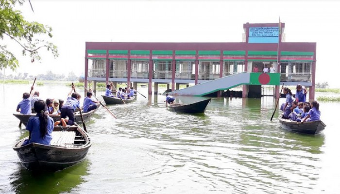 সুজানগরে ৩টি বিদ্যালয়ে শিক্ষার্থীদের একমাত্র ভরসা নৌকা