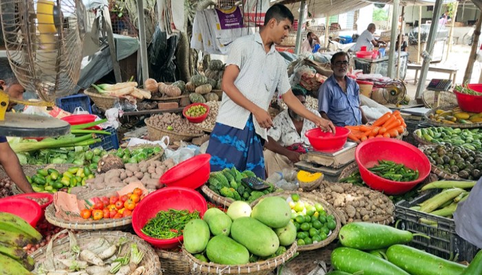 সরকারী নির্দেশনা মানছে না ব্যবসাীরা