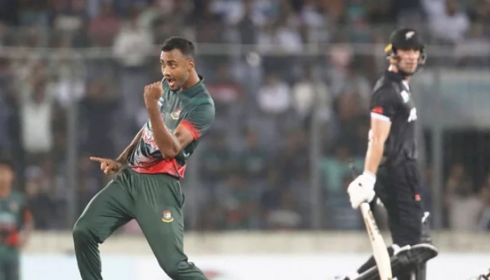 শরীফুলের জোড়া উইকেট