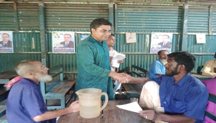 ফুলছড়ির চরাঞ্চলে গাইবান্ধা-৫ আসনে আওয়ামী লীগের মনোনয়ন প্রত্যাশী আল মামুনের গণসংযোগ