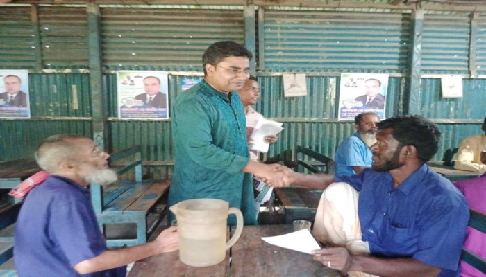 ফুলছড়ির চরাঞ্চলে গাইবান্ধা-৫ আসনে আওয়ামী লীগের মনোনয়ন প্রত্যাশী আল মামুনের গণসংযোগ