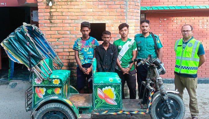 নগরীতে সিসি ক্যামেরায় ধরা পড়লো তিন ছিনতাইকারী