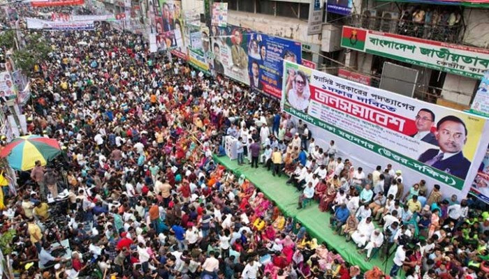 নয়াপল্টনে জনস্রোত