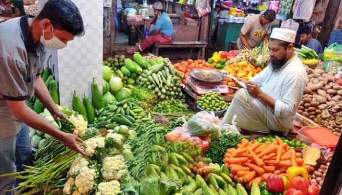 ৮ কিলোমিটার দূর খড়খড়ড়ির সবজি রাজশাহী শহরে এসে কেজিতে ২৫ টাকা বেশি