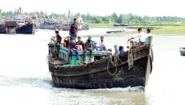 ঘূর্ণিঝড় ‘হামুন’: নোয়াখালীর হাতিয়ায় নৌ-যান চলাচল শুরু