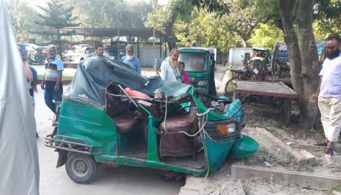 ঈশ্বরদীতে সড়ক দুর্ঘটনায় নিহত ২