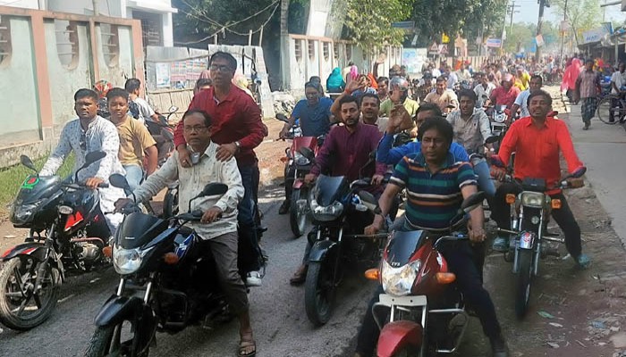 বাঘায় অবরোধের বিরুদ্ধে আ.লীগের মোটরসাইকেল সোডাউন