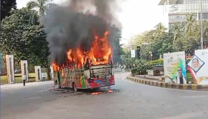 অবরোধে প্রতি ২ ঘণ্টায় পুড়েছে একটি করে গাড়ি