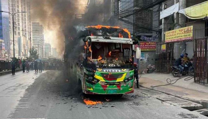 বাড্ডায় রাইদা পরিবহনে আগুন