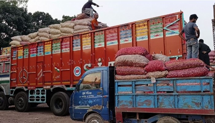 হিলিবন্দর দিয়ে ৩৫০০ মে.টন আলু-আমদানি