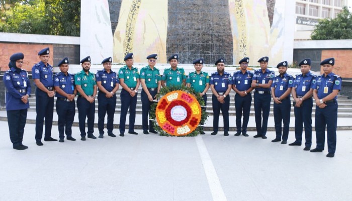 রাজশাহীতে পদোন্নতিপ্রাপ্ত অতিরিক্ত ডিআইজি ও পুলিশ সুপারদের র‌্যাংক ব্যাজ অলংকরণ